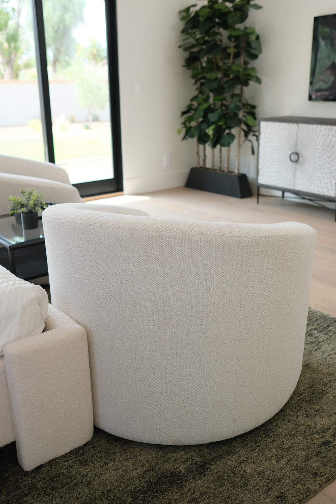 SLOPED ARM ACCENT CHAIR A