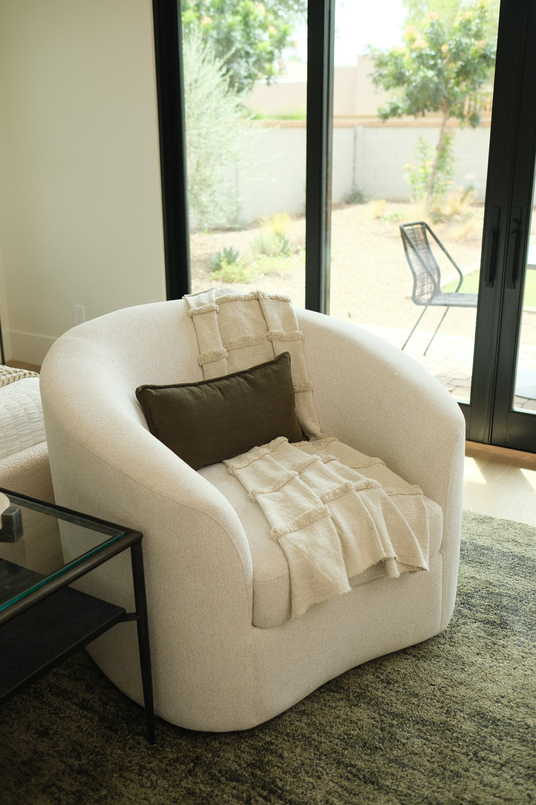 SLOPED ARM ACCENT CHAIR B