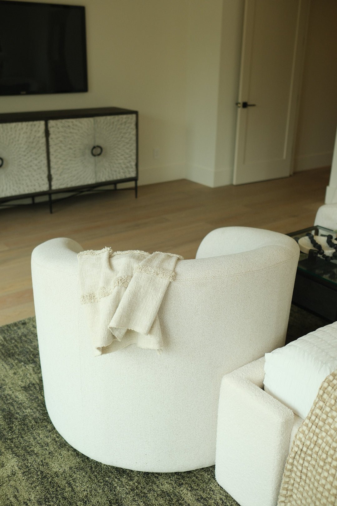 SLOPED ARM ACCENT CHAIR B