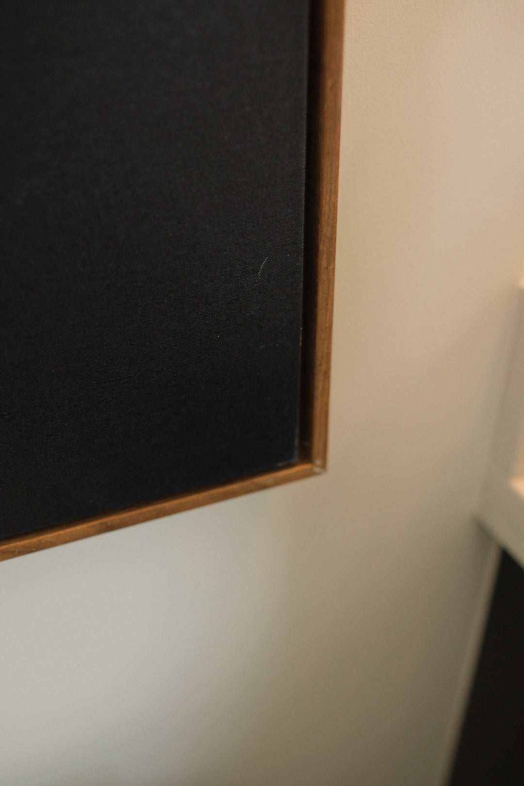 BLACK HALF-CIRCLE CANVAS 24X36