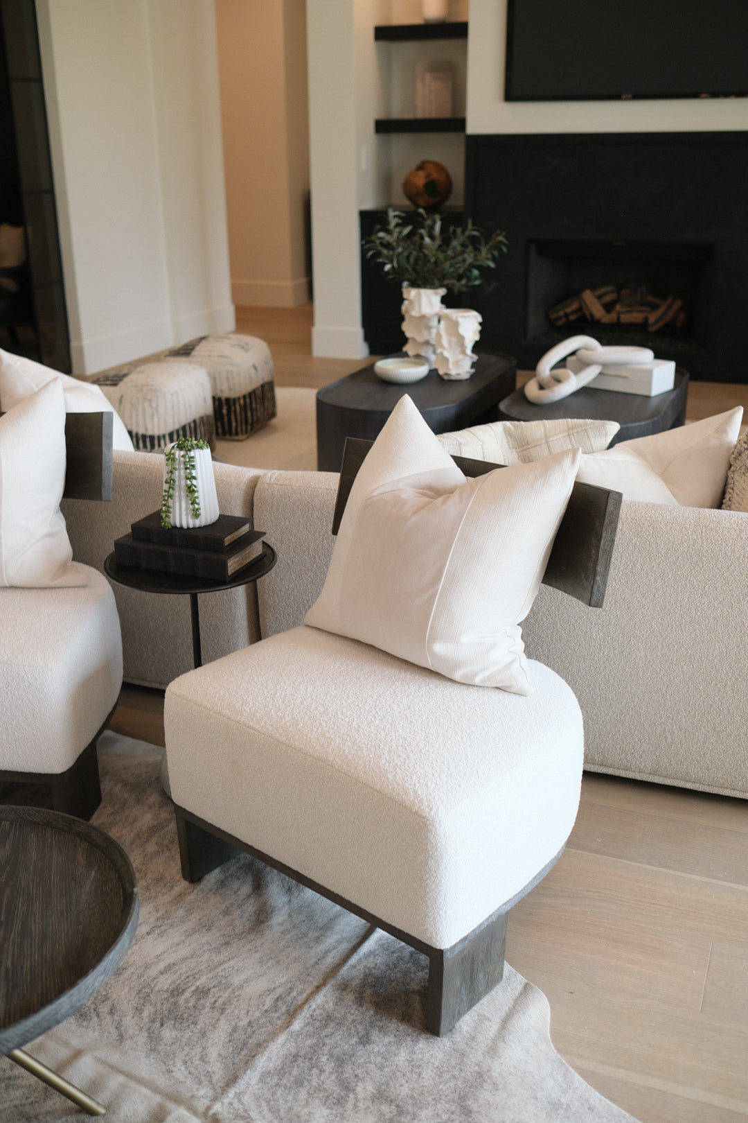 T-BACK ACCENT CHAIR B