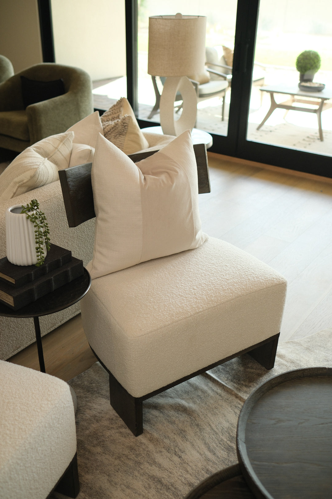 T-BACK ACCENT CHAIR B