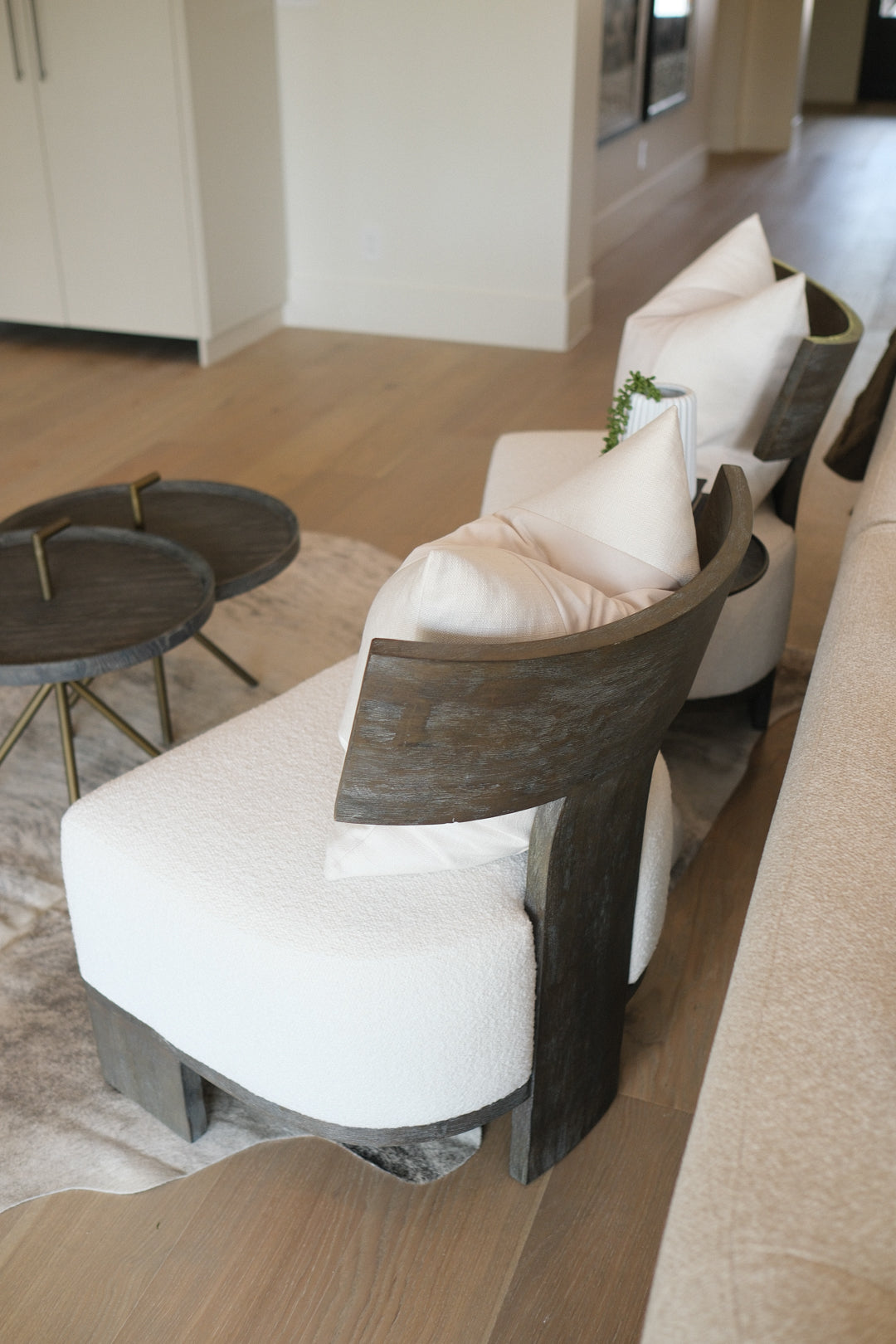 T-BACK ACCENT CHAIR B