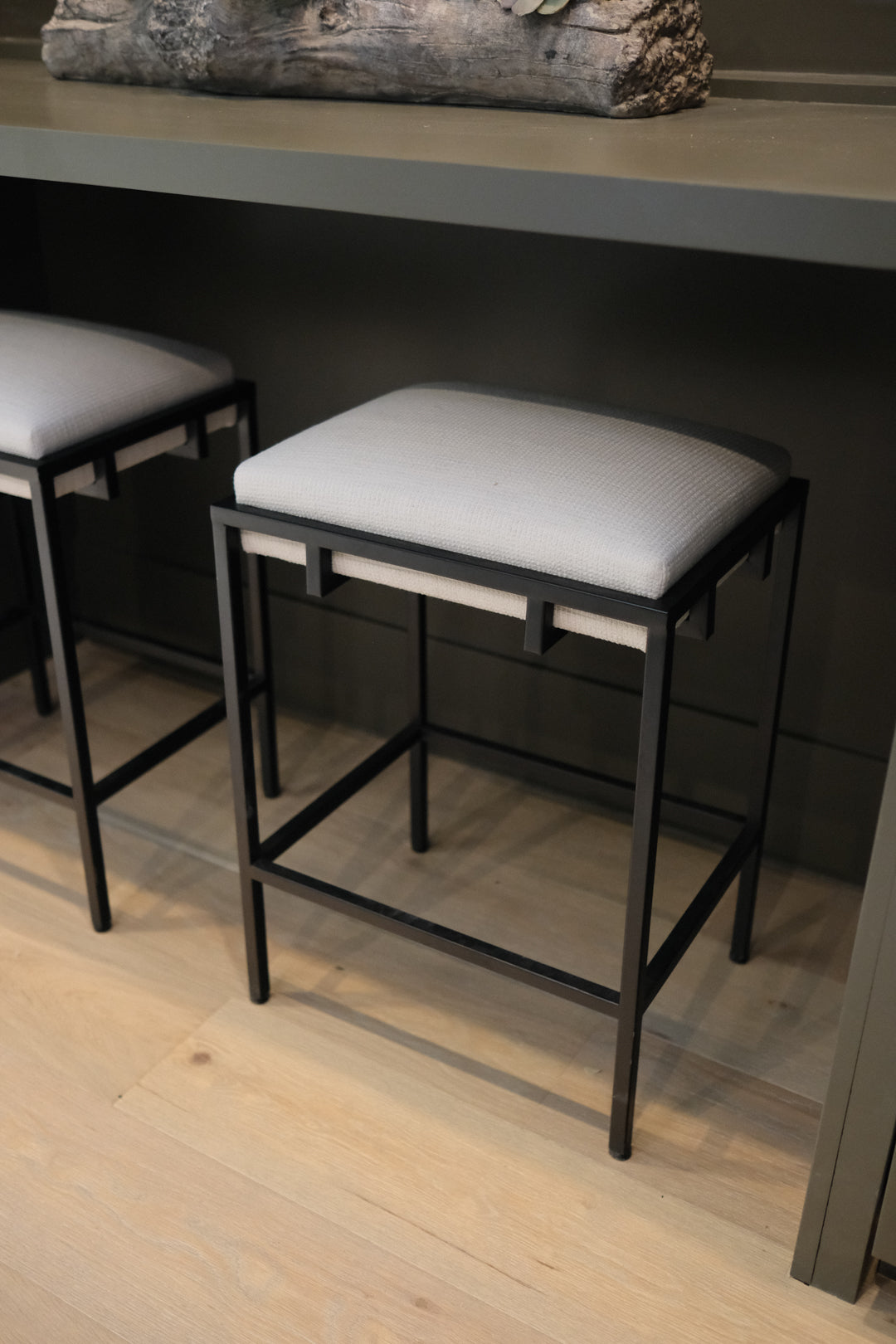 COUNTER STOOL, WHITE LB