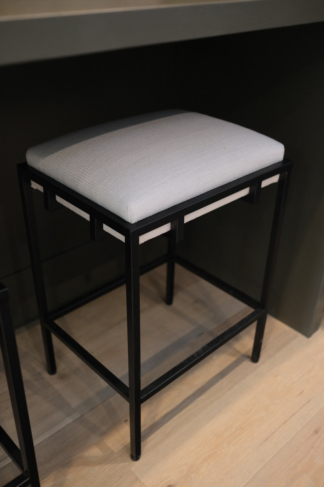 COUNTER STOOL, WHITE LB