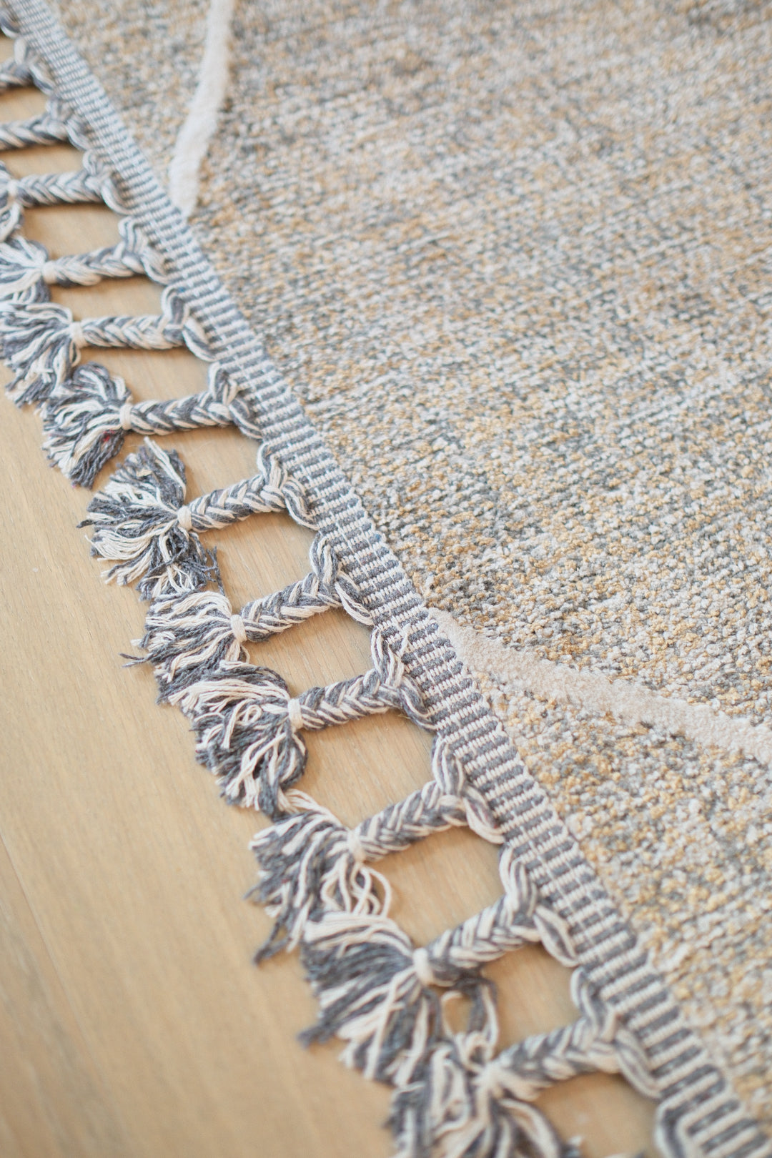 DIAMOND TAN RUG 9.2 X 12