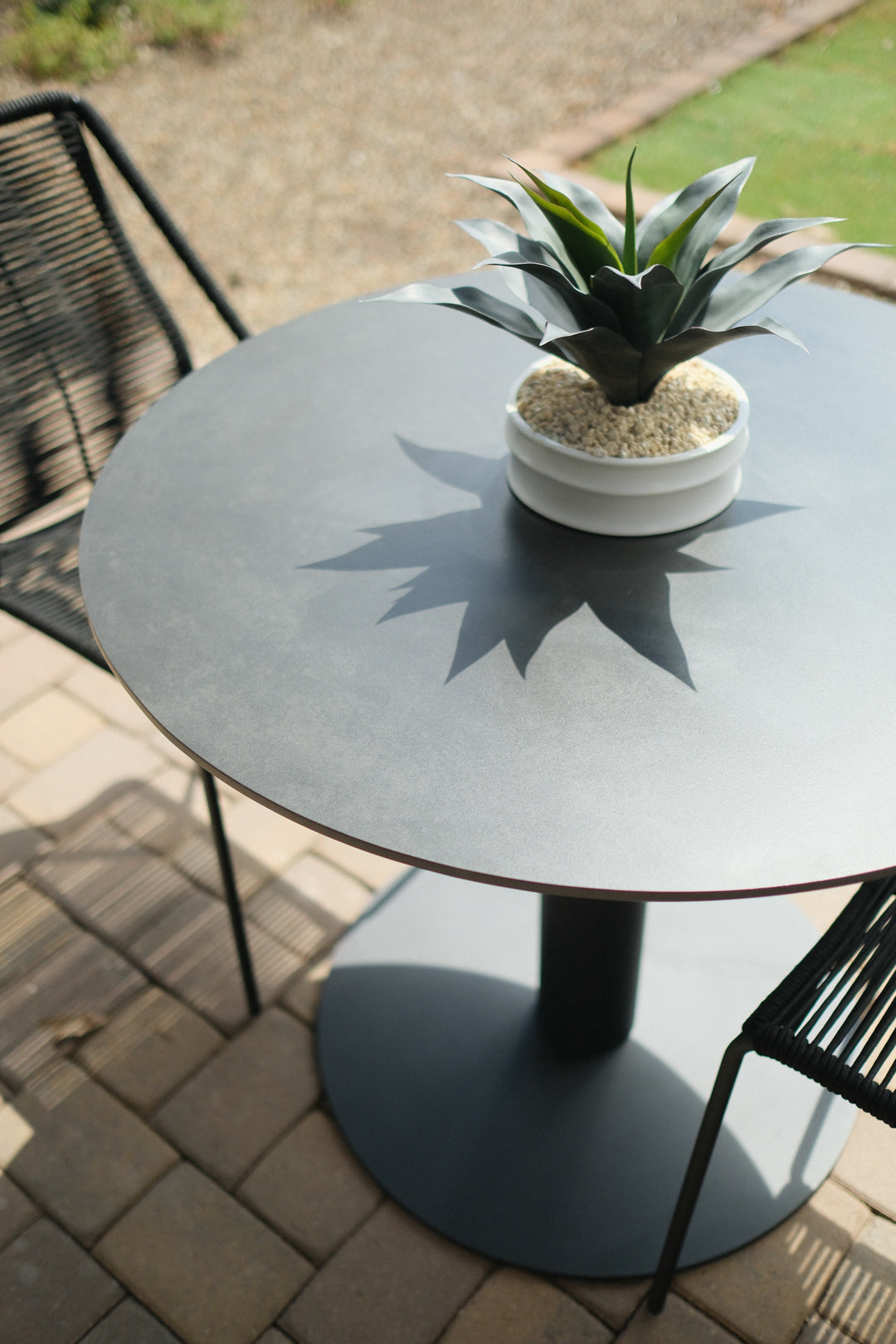 36"R ROUND PATIO BISTRO TABLE