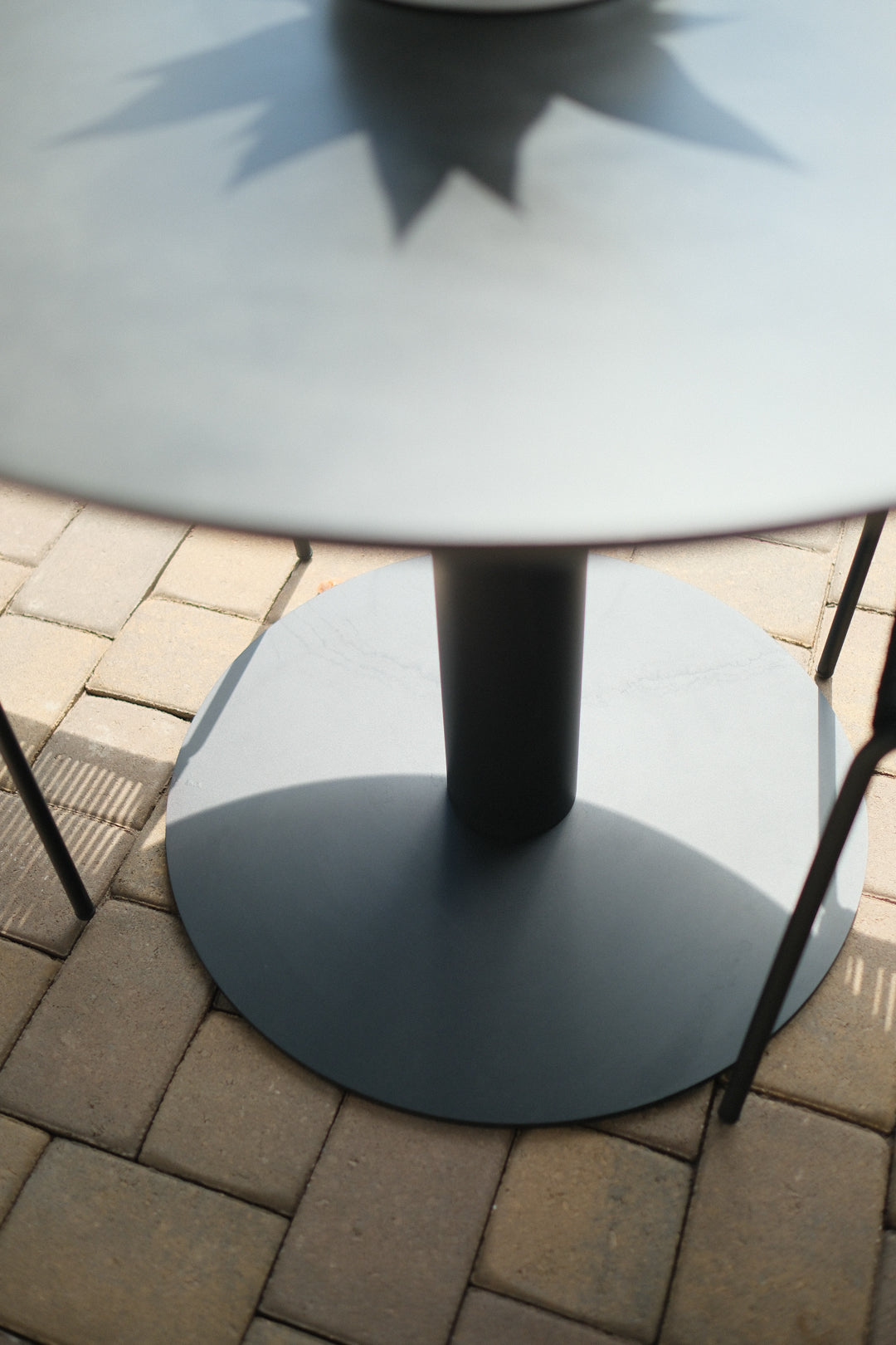 36"R ROUND PATIO BISTRO TABLE