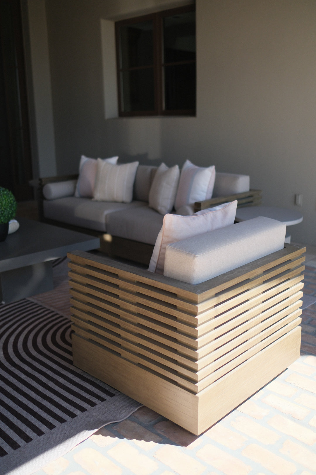 EUCALYPTUS WOOD PATIO CHAIR B
