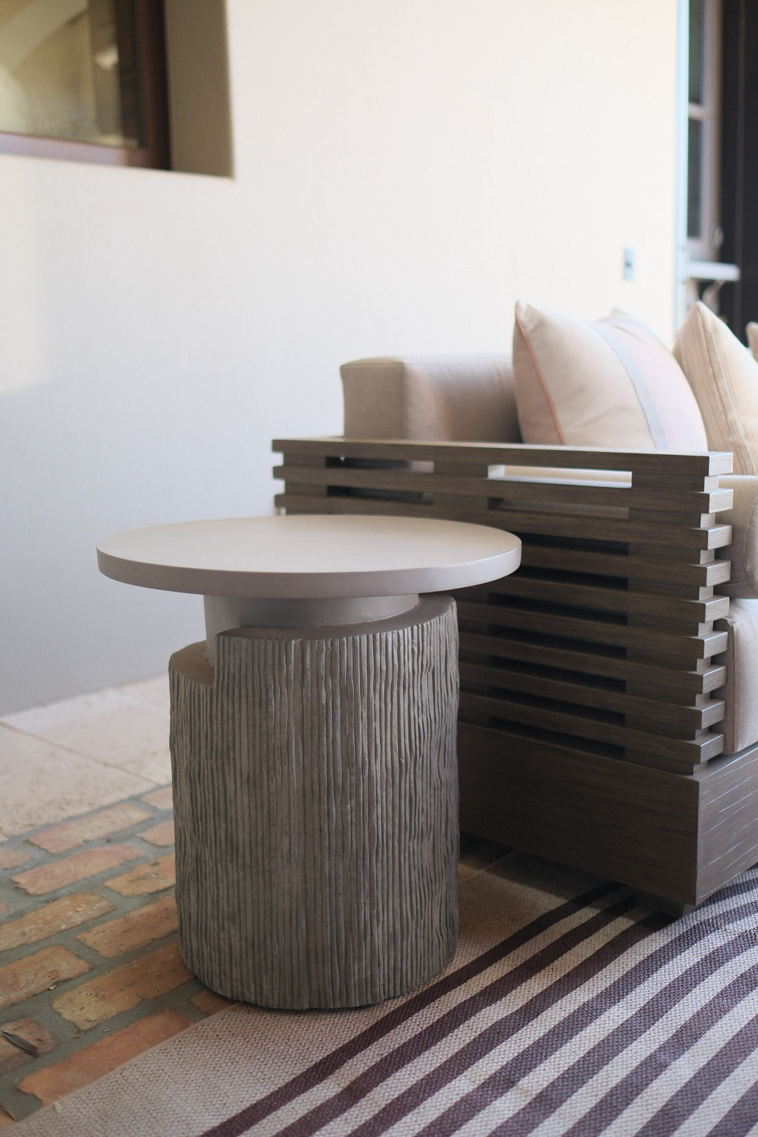 20"R OUTDOOR END TABLE OA