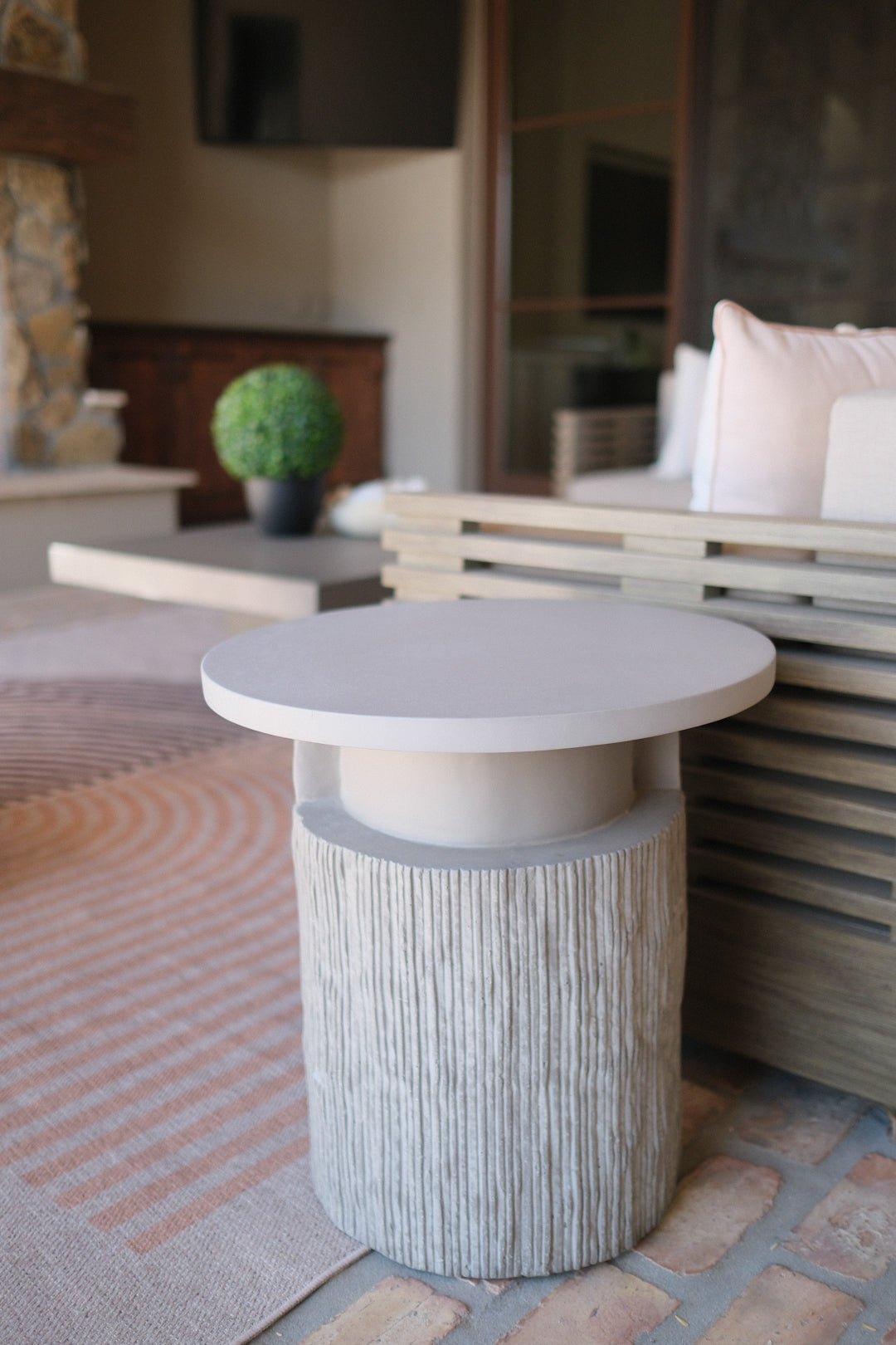 20"R OUTDOOR END TABLE OB