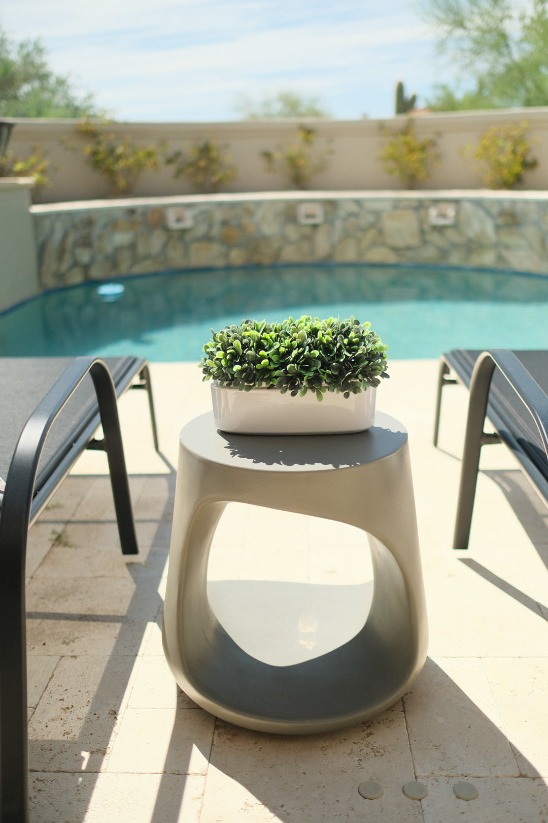 18"R GREY CONCRETE END TABLE OL