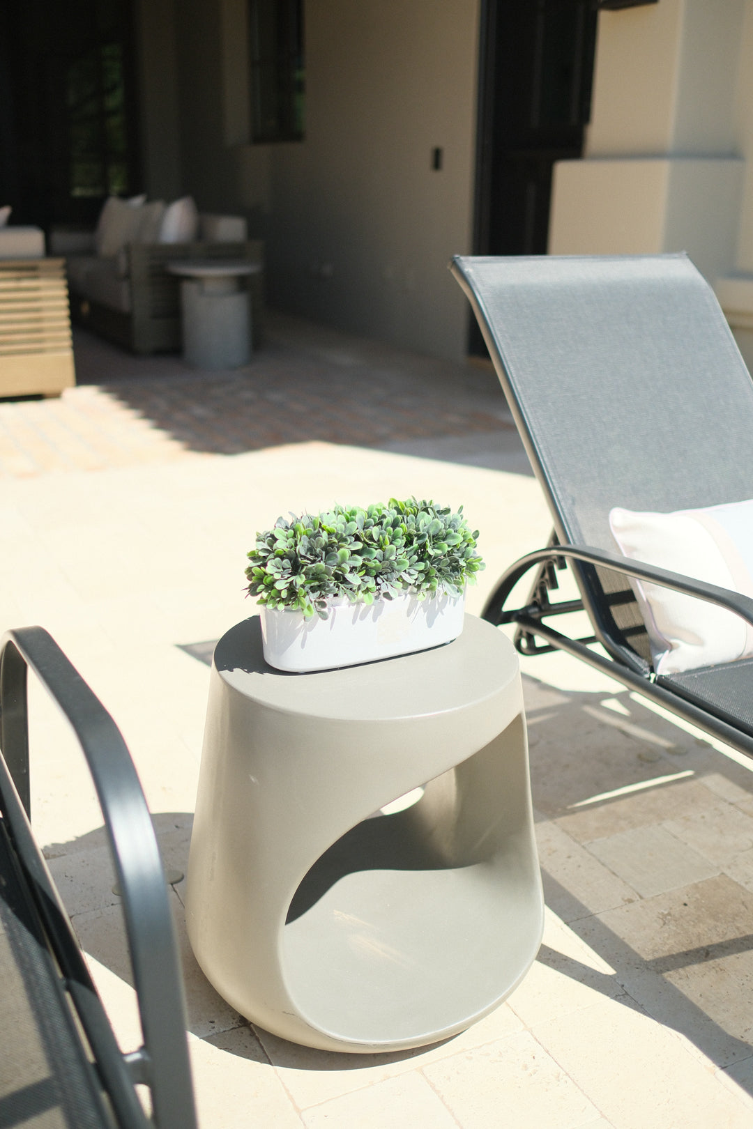 18"R GREY CONCRETE END TABLE OL