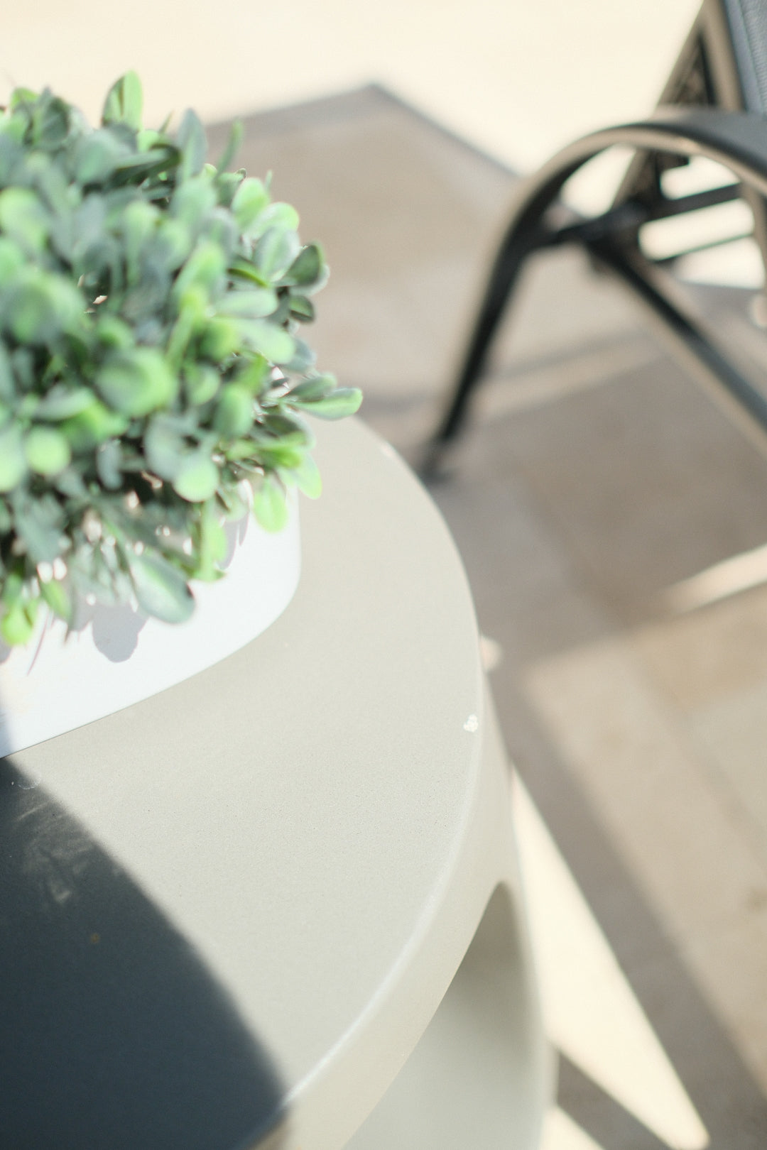 18"R GREY CONCRETE END TABLE OL
