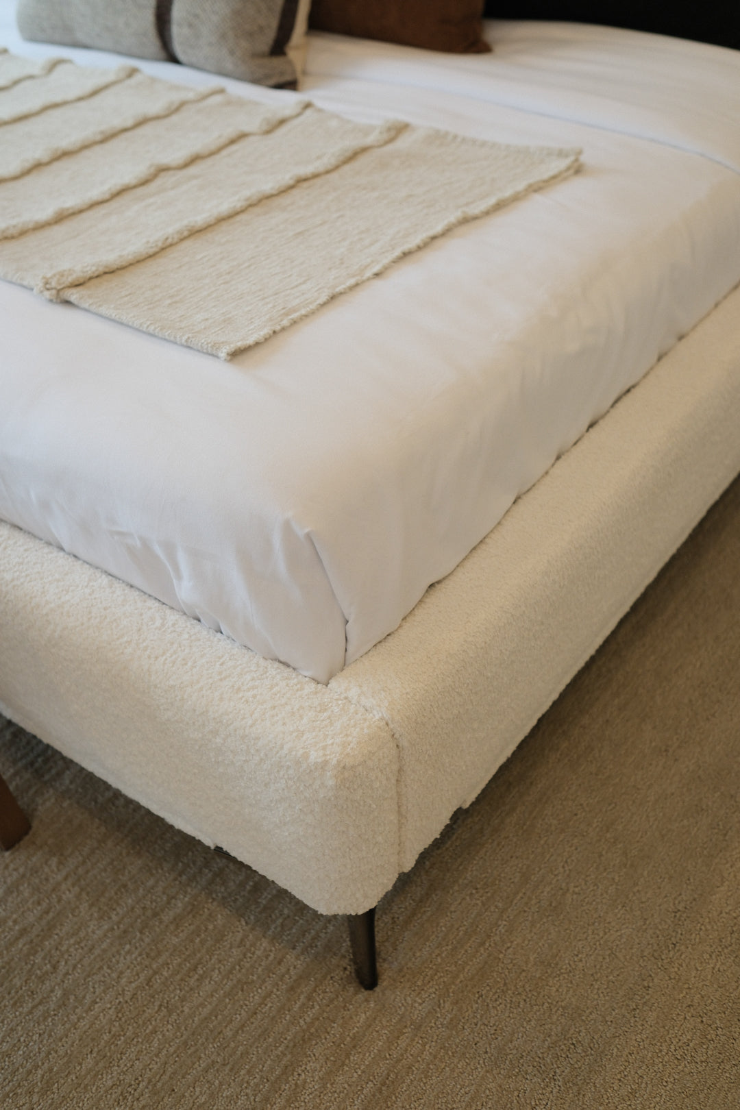 41"H WHITE KING BED