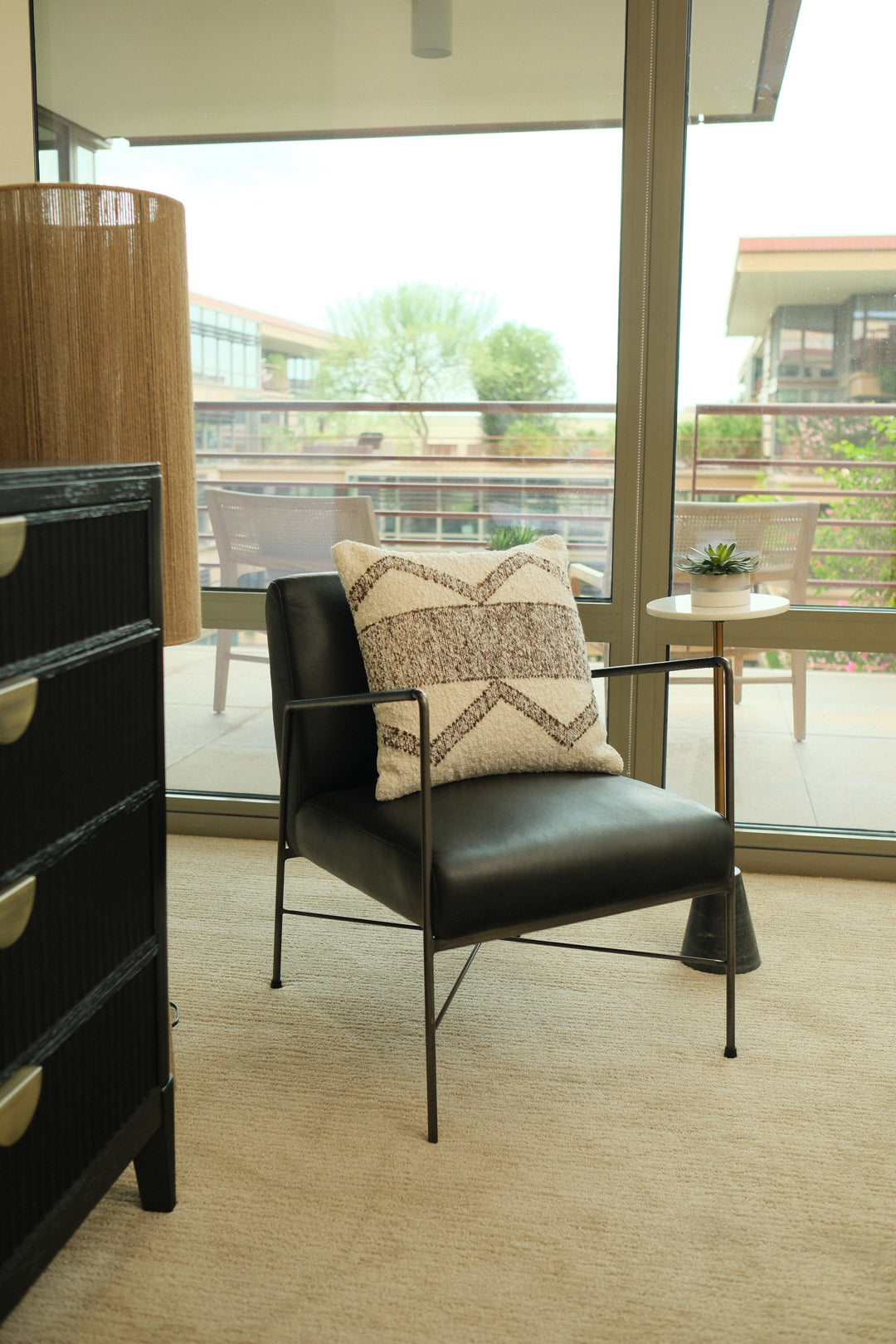 LEATHER ARMCHAIR BLACK