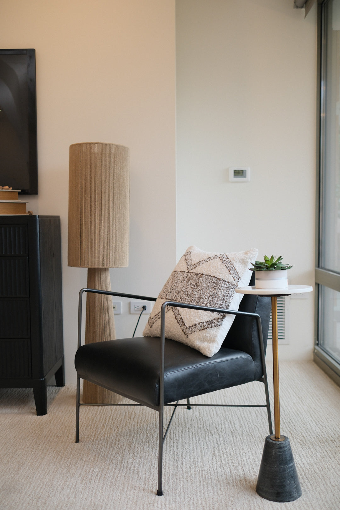 LEATHER ARMCHAIR BLACK