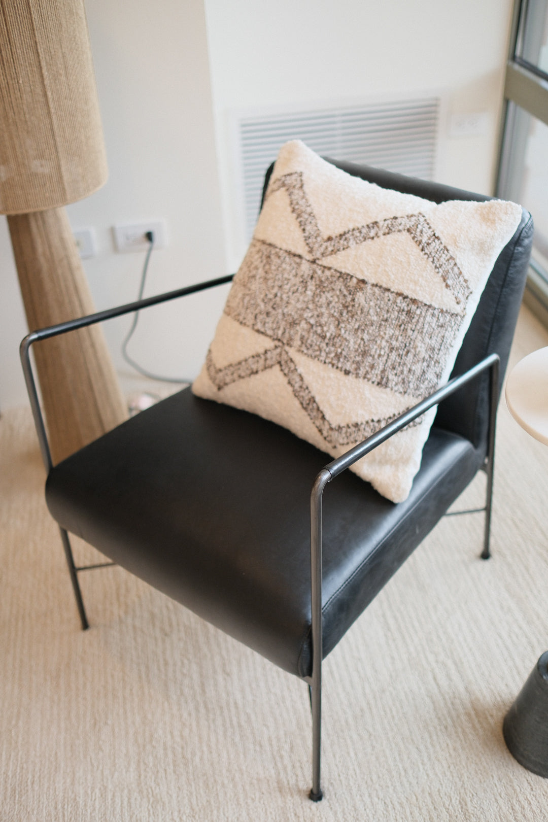 LEATHER ARMCHAIR BLACK