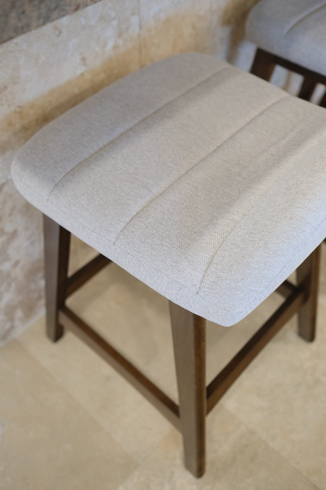 UPHOLSTERED BAR STOOL A
