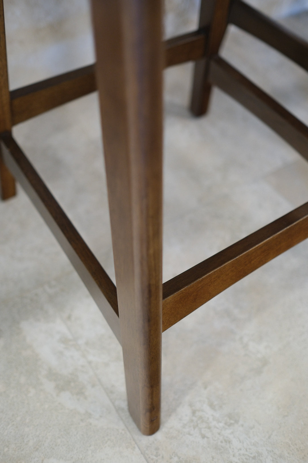 UPHOLSTERED BAR STOOL B