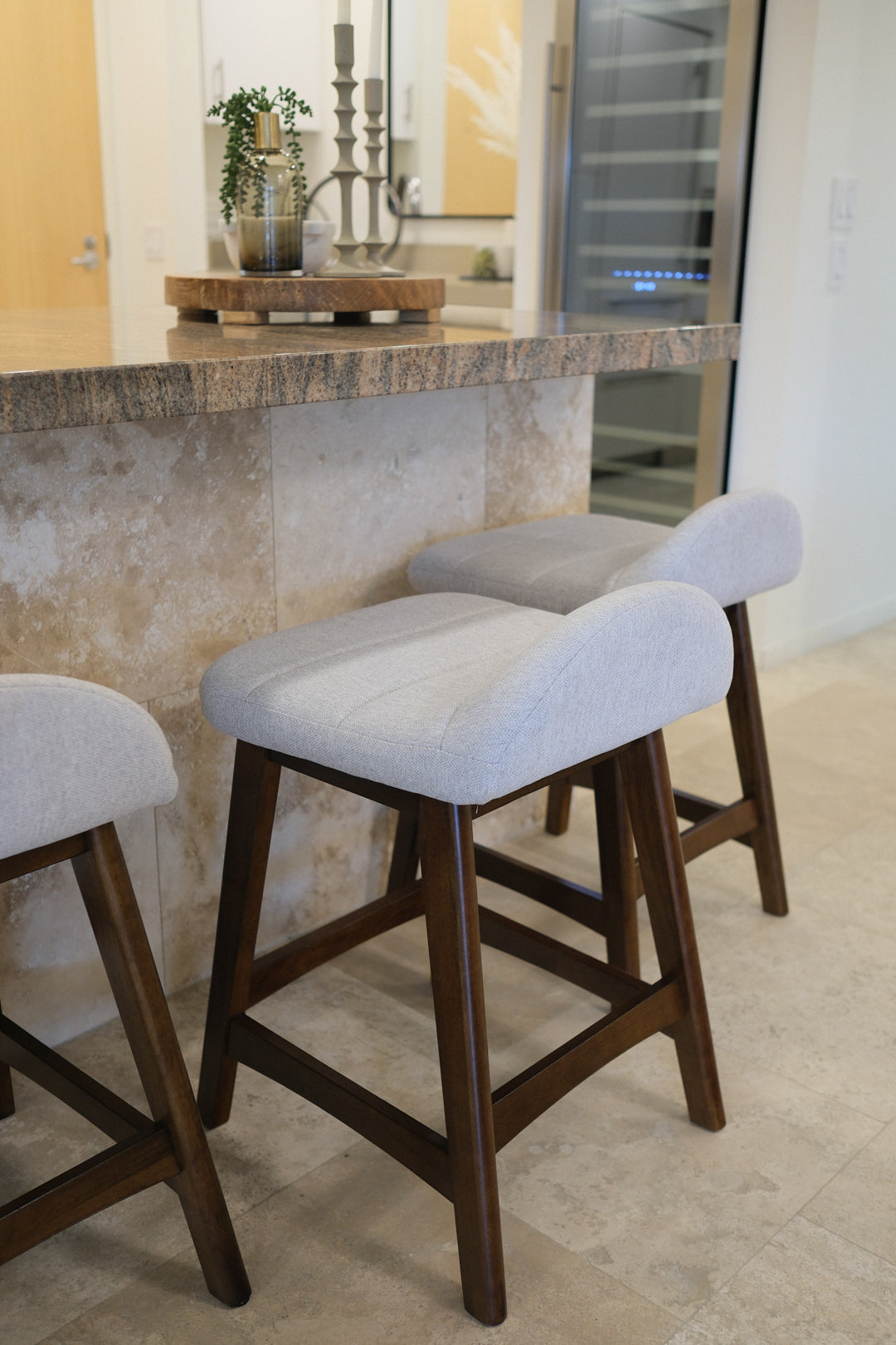 UPHOLSTERED BAR STOOL D