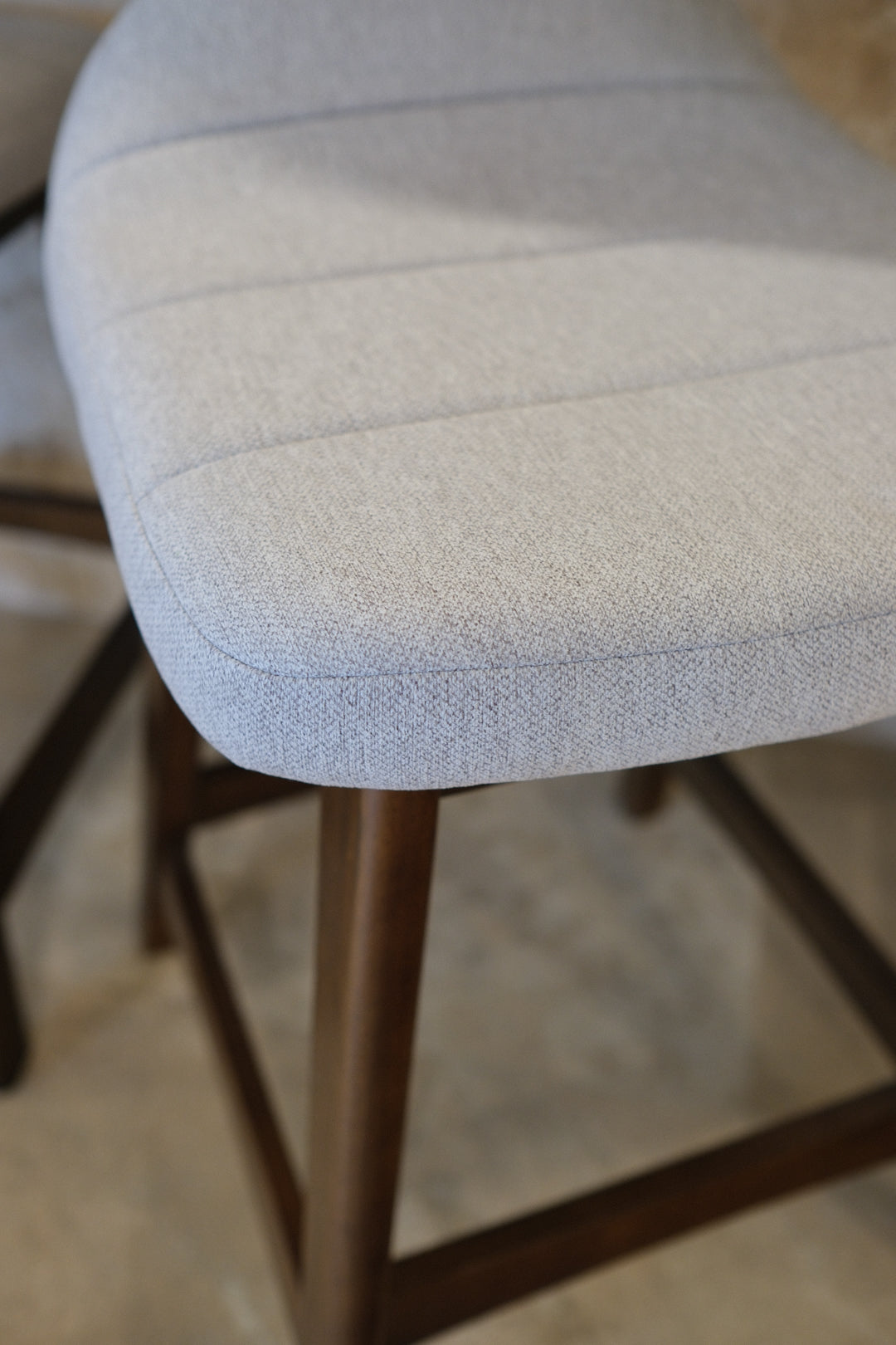UPHOLSTERED BAR STOOL D