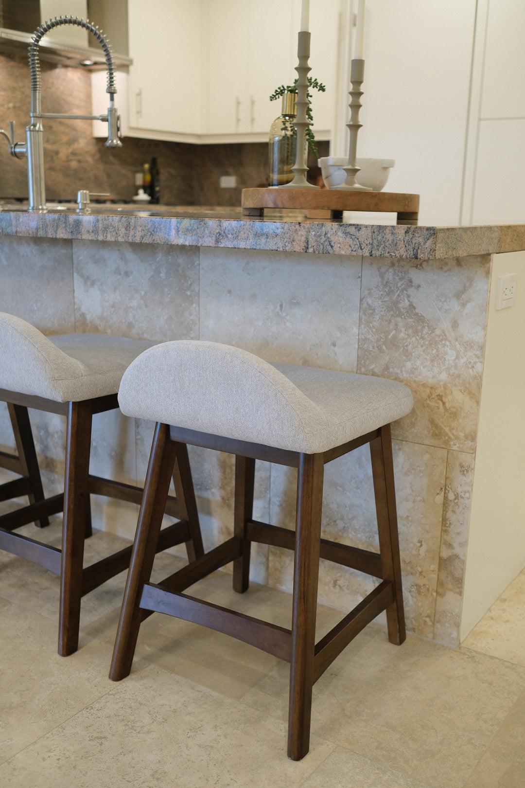 UPHOLSTERED BAR STOOL E