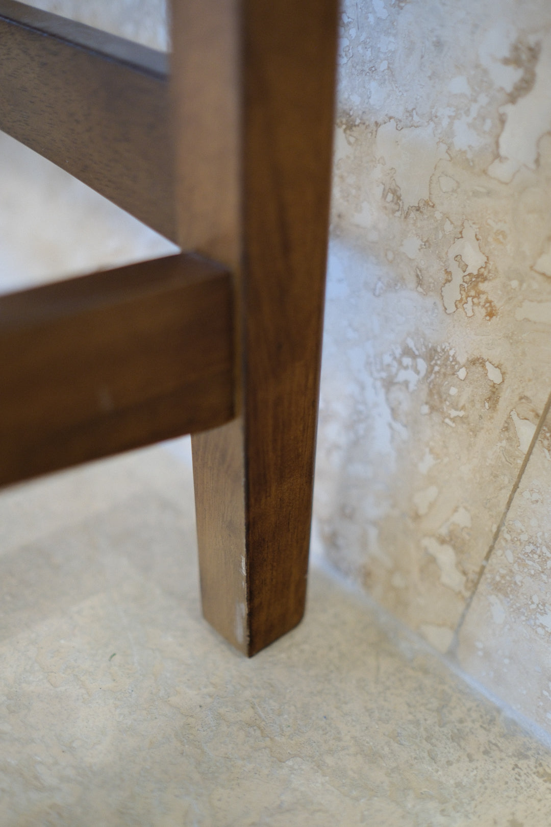 UPHOLSTERED BAR STOOL E