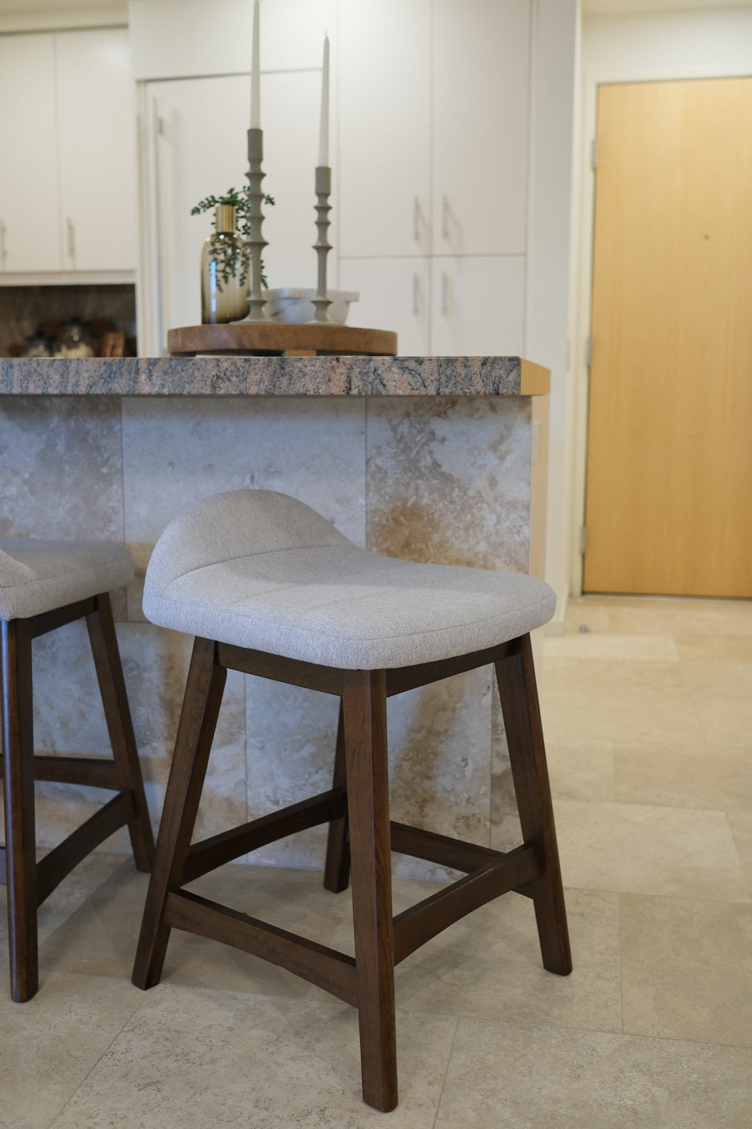 UPHOLSTERED BAR STOOL E