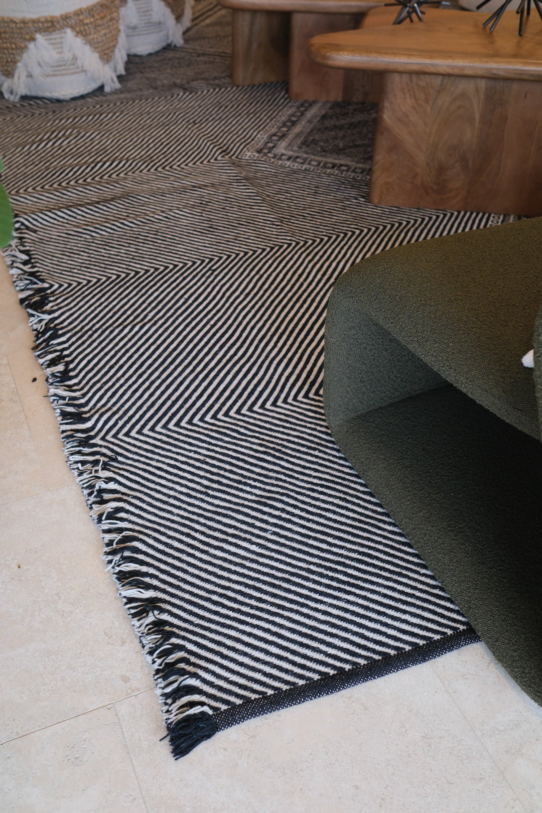 GREY DIAMOND PATTERN RUG 9X12