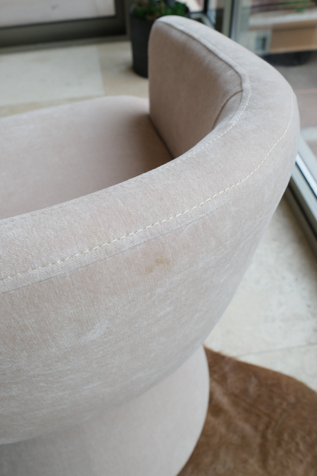CHENILLE ROLLING CHAIR