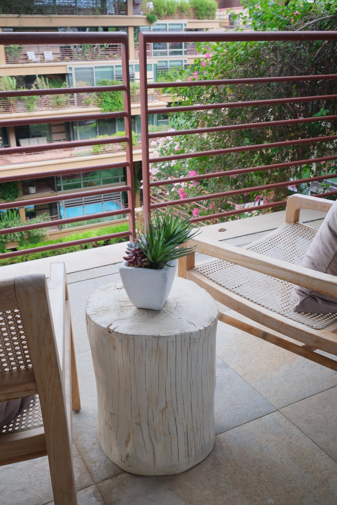 17"R FAUX WOOD OUTDOOR STOOL
