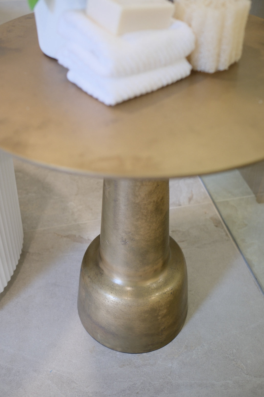 21"R ANTIQUE BRASS SIDE TABLE