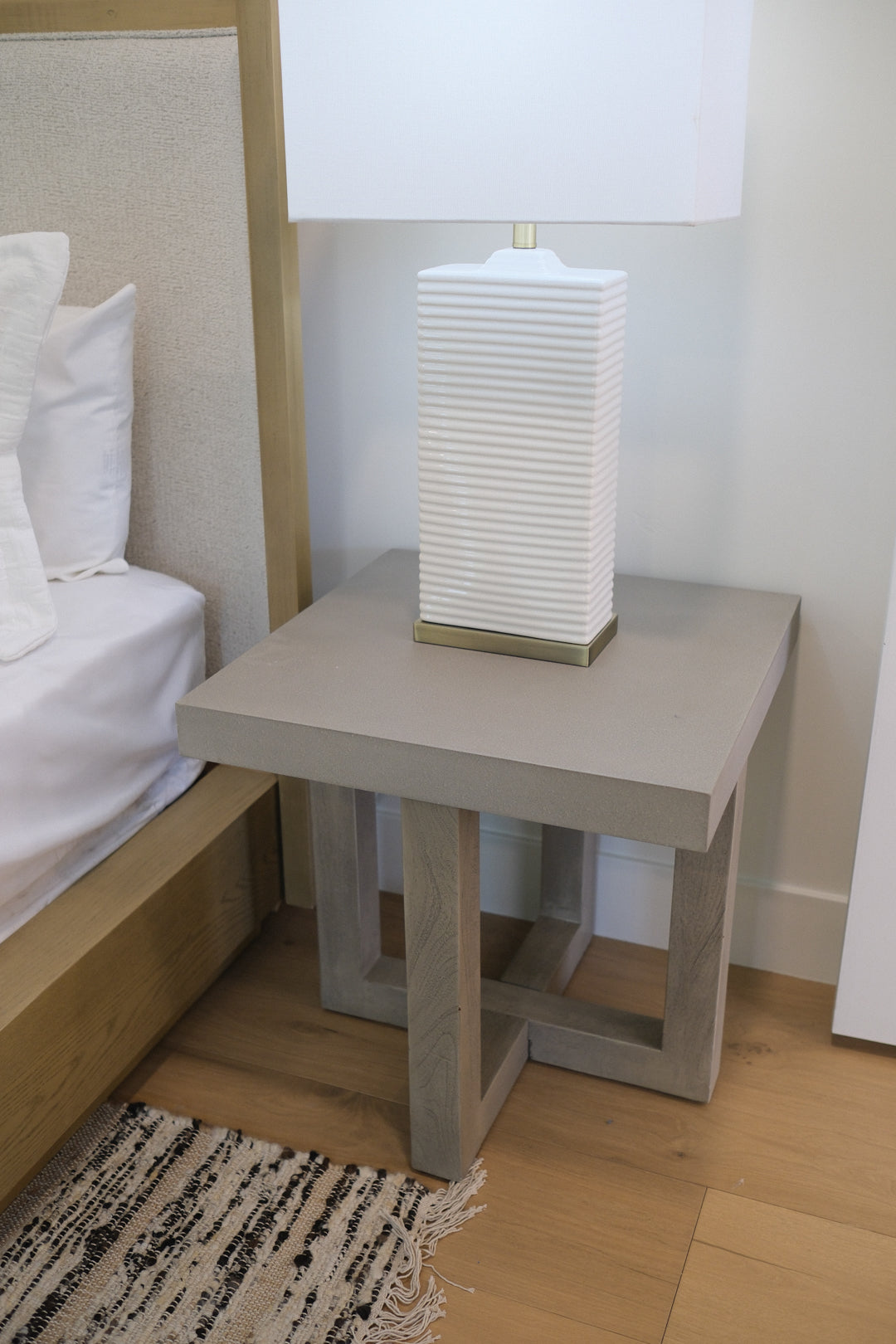23"L SQUARE END TABLE B