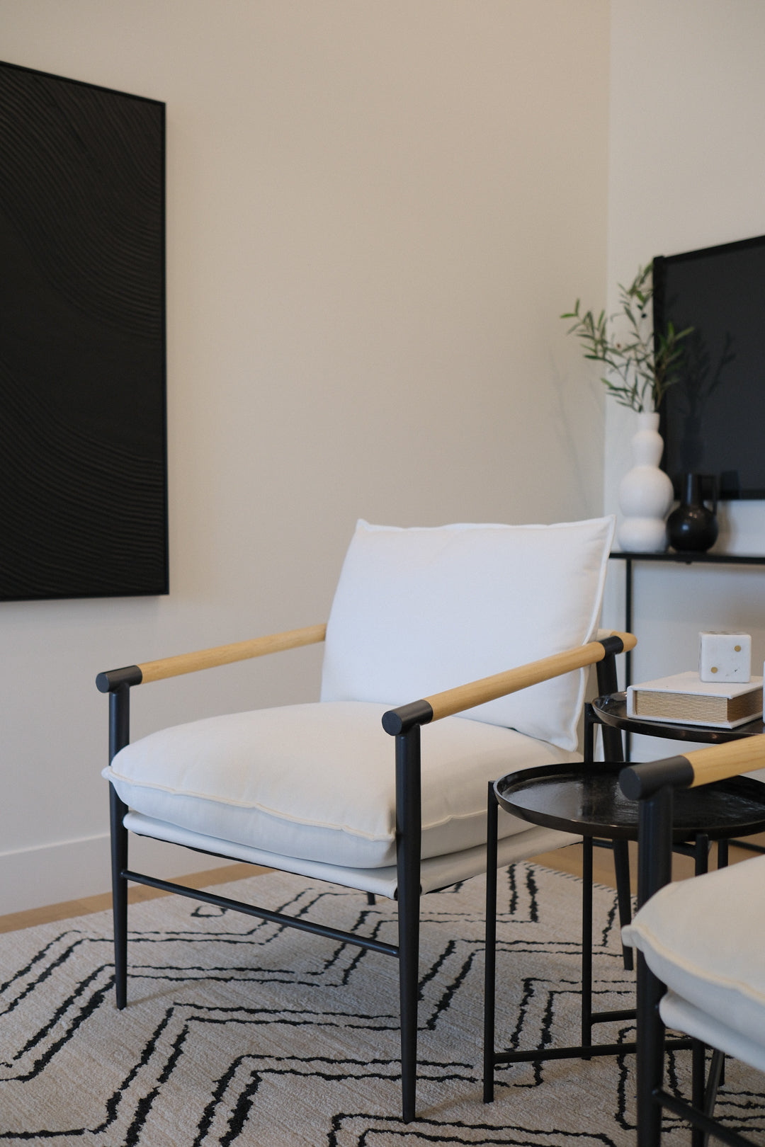 FABRIC ACCENT CHAIR A