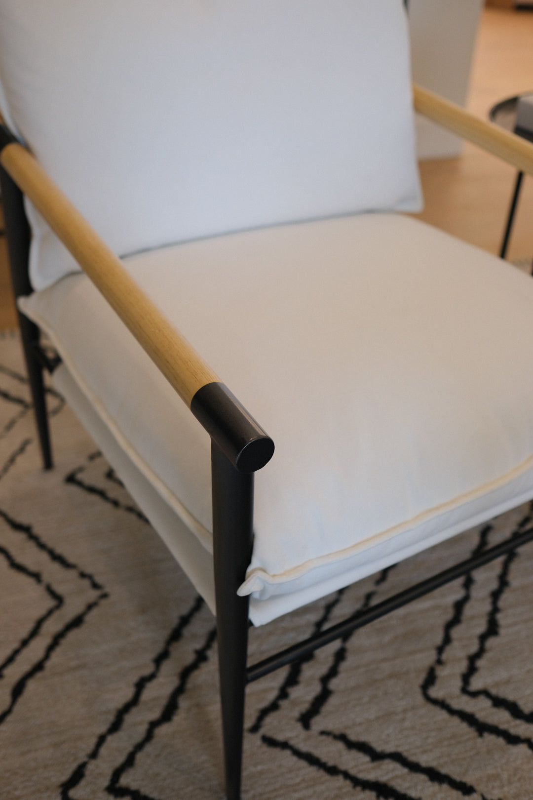 FABRIC ACCENT CHAIR A