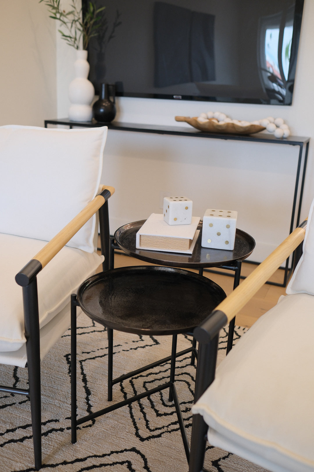 BLACK NESTING TABLE SET