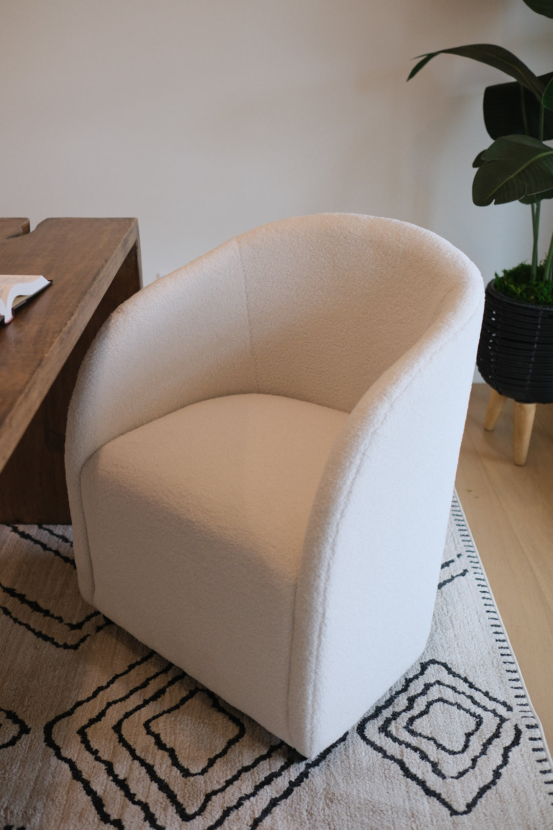 WHITE BOUCLE DINING CHAIR