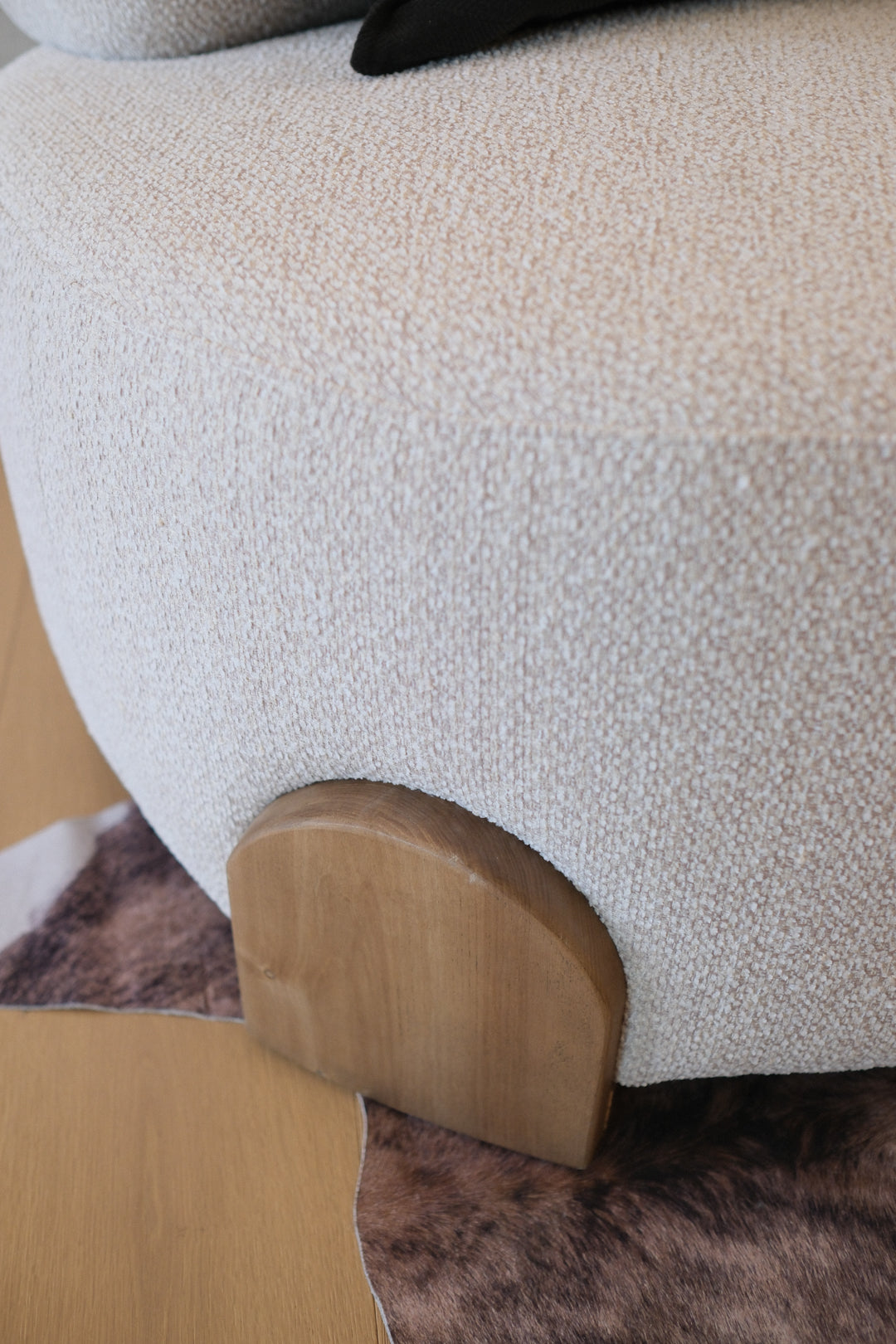 UPH LOUNGE CHAIR CREAM A