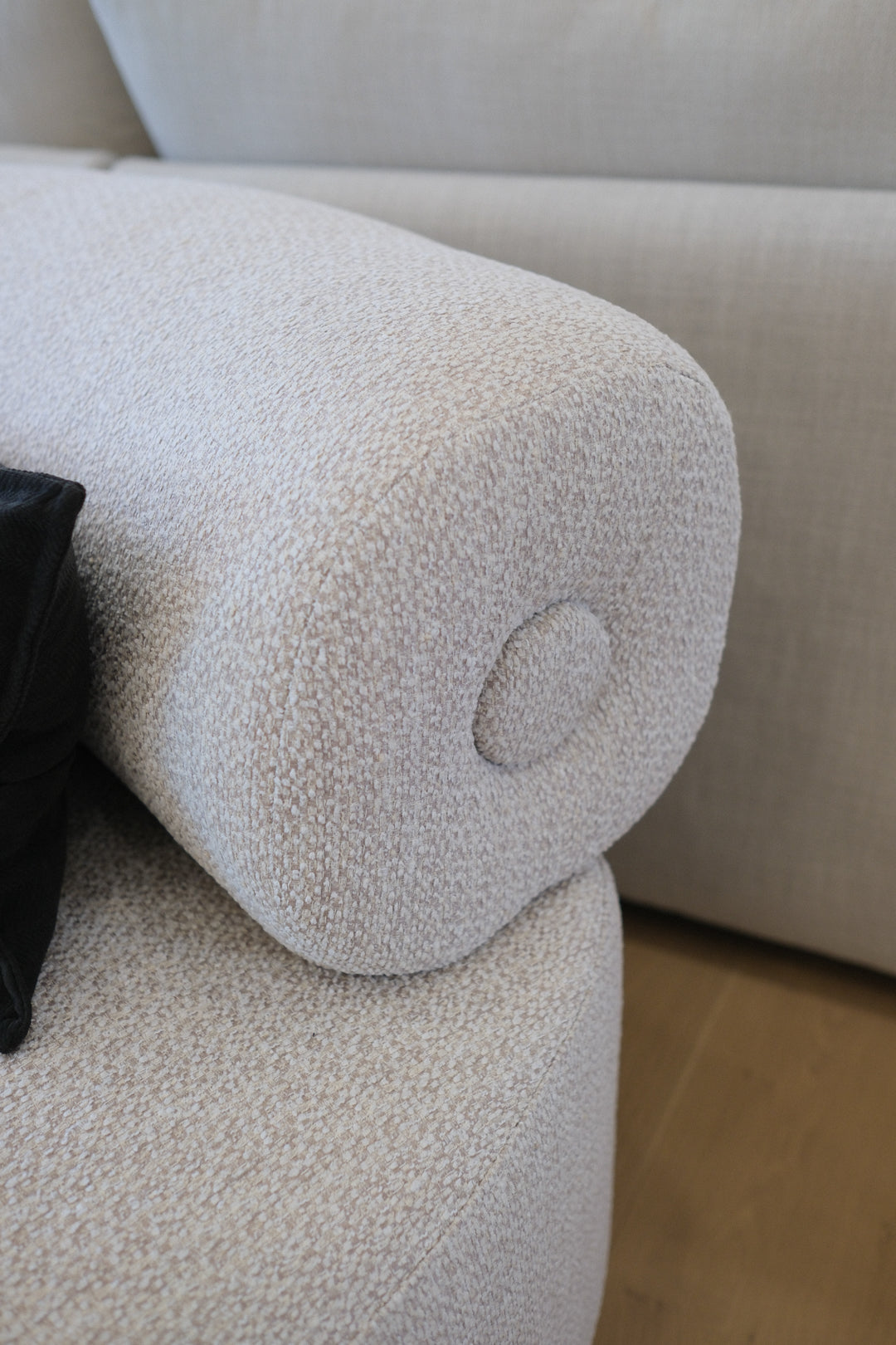 UPH LOUNGE CHAIR CREAM B