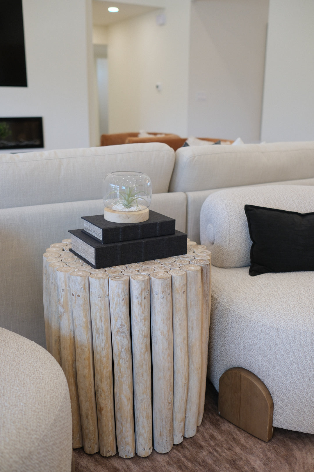 21"R WOOD GATHER END TABLE