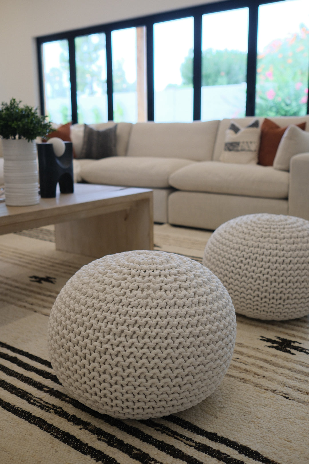 CREAM CHUNKY KNIT POUF M2