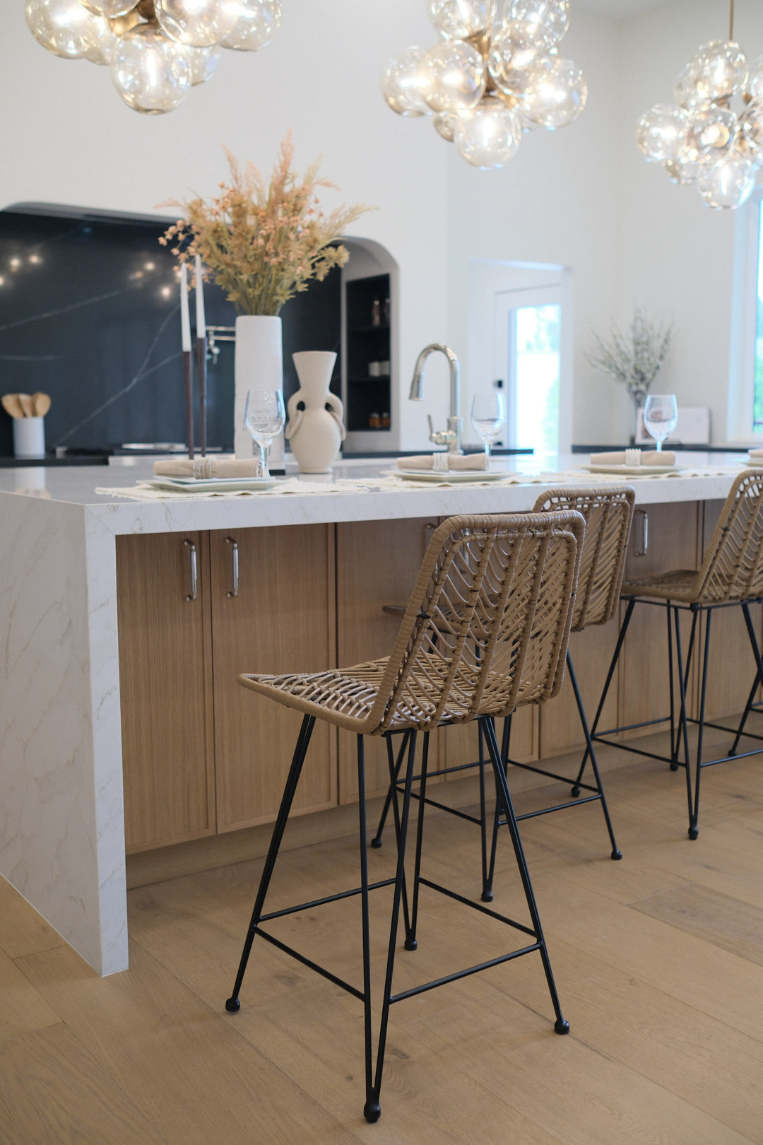 BUCKET SEAT BARSTOOL NATURAL A M