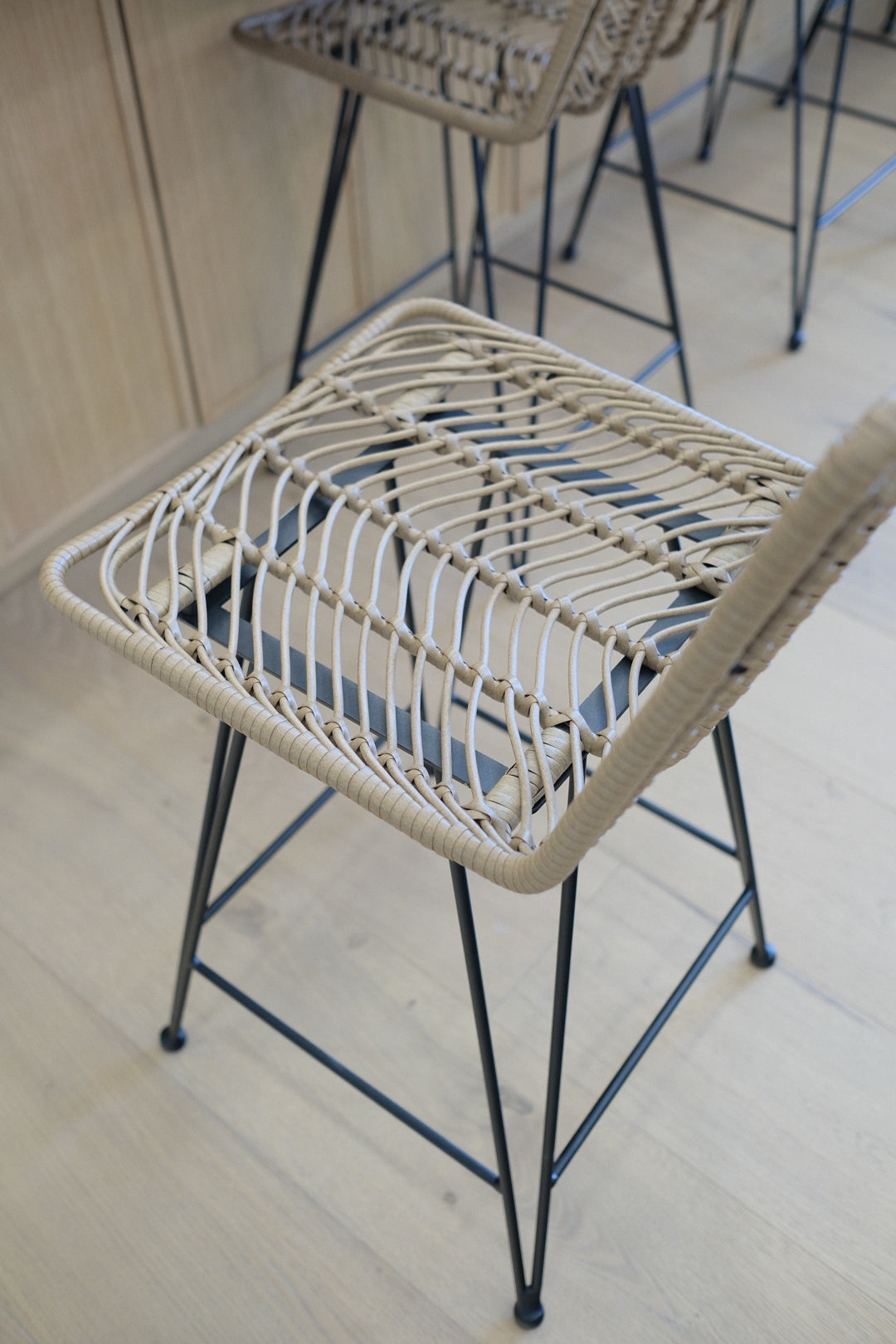 BUCKET SEAT BARSTOOL NATURAL A M