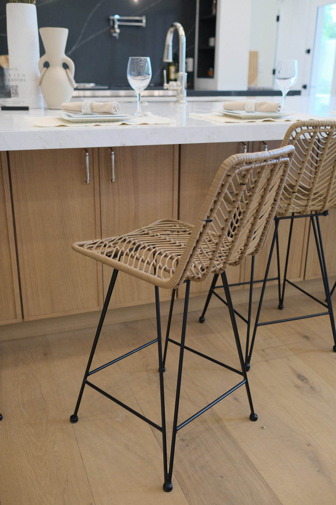 BUCKET SEAT BARSTOOL NATURAL B M