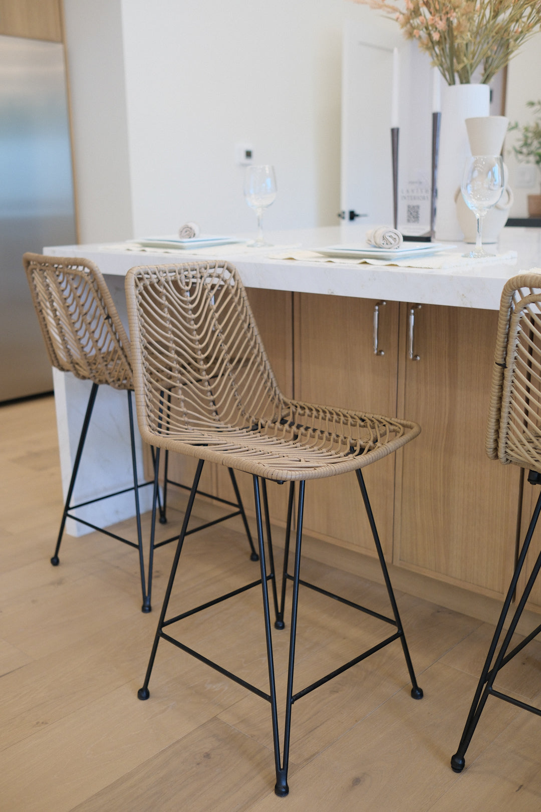 BUCKET SEAT BARSTOOL NATURAL B M