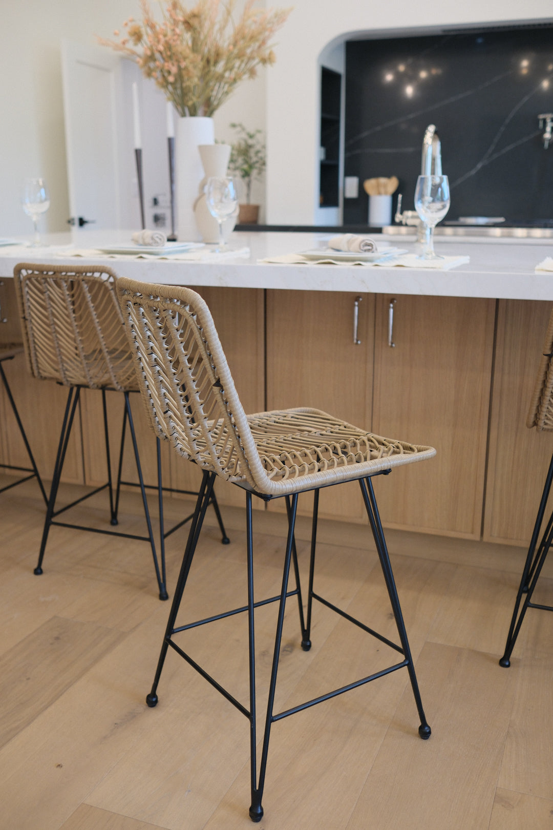 BUCKET SEAT BARSTOOL NATURAL C M