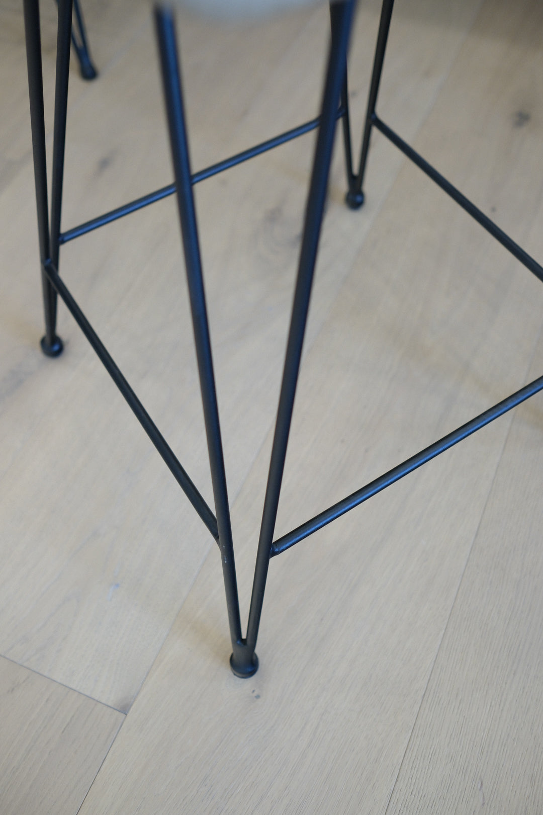 BUCKET SEAT BARSTOOL NATURAL C M