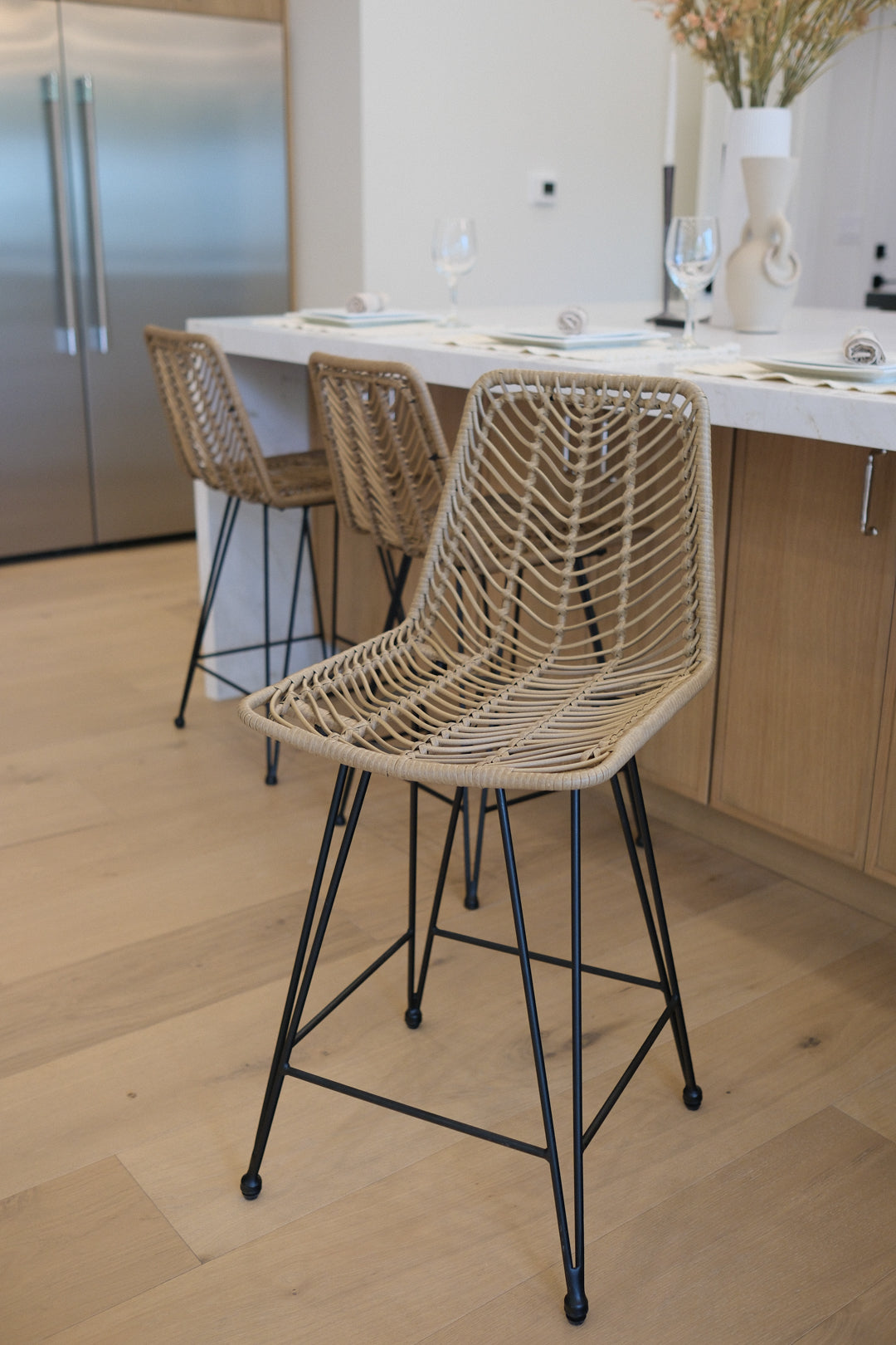 BUCKET SEAT BARSTOOL NATURAL C M