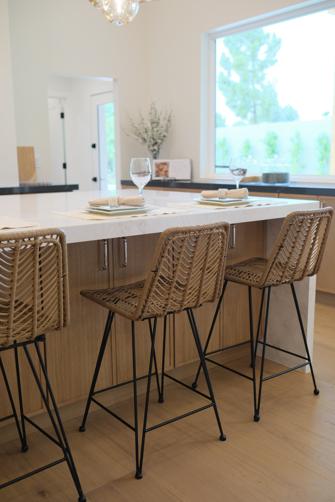 BUCKET SEAT BARSTOOL NATURAL D M